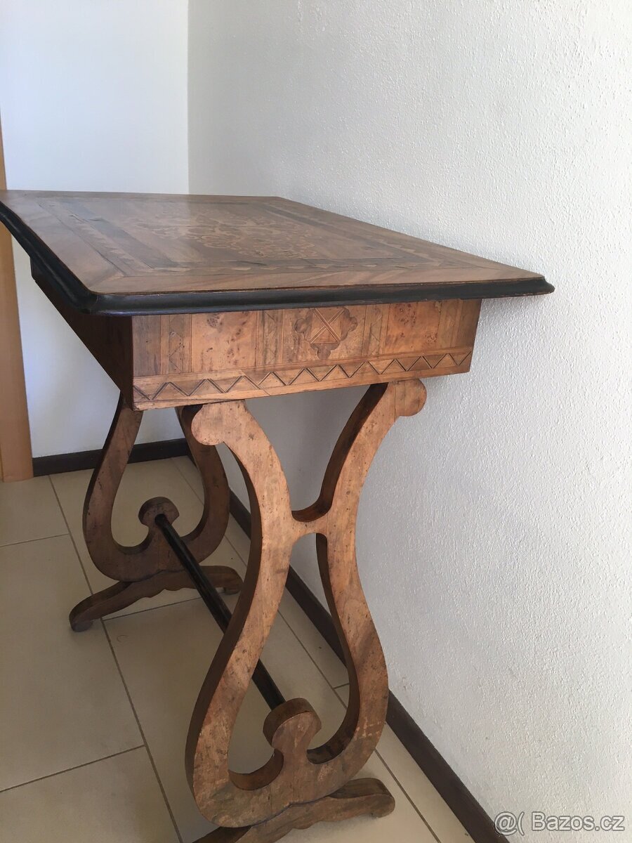 STAROZITNY INTARZOVANY STOLEK - 3