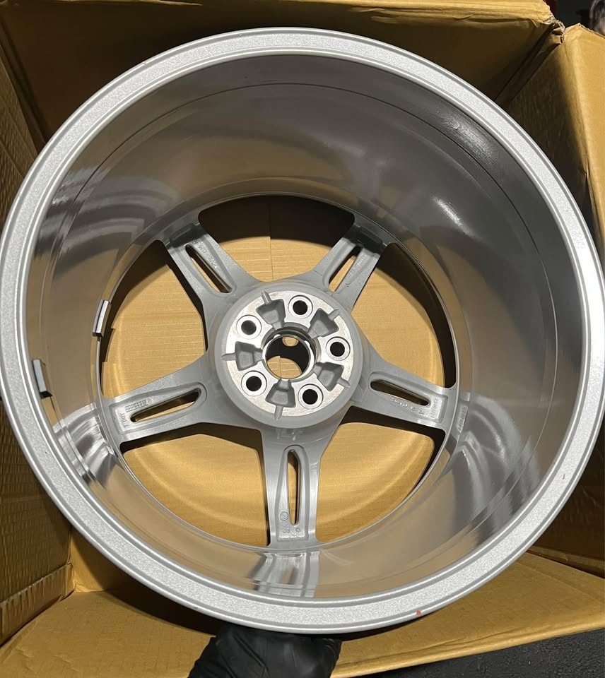 Prodám disky Chevrolet corvette C8 5x120 19ˇˇ 20ˇˇ - 3