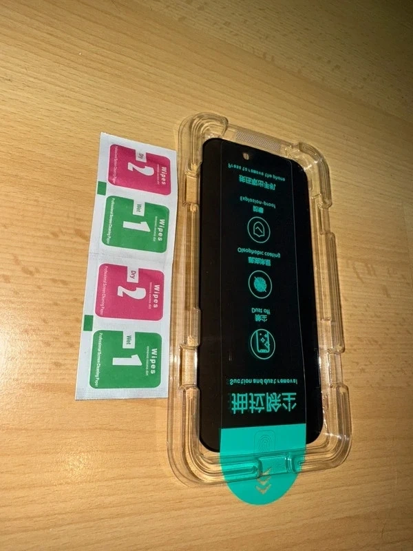 Ochranné tvrzené sklo Apple iPhone 16 Pro - tmavé s kitem - 3