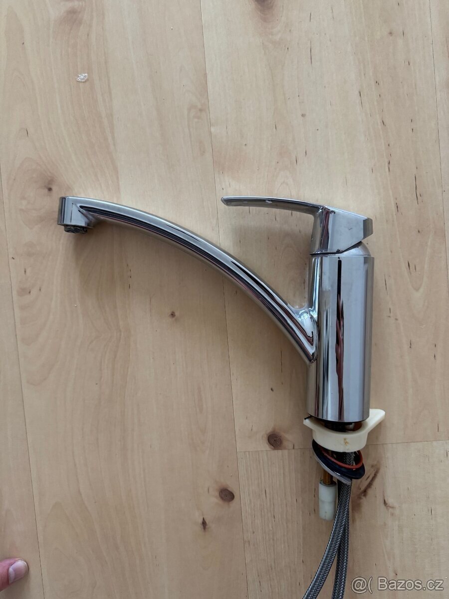 Kuchynsky granitovy drez Pyramis a baterie Grohe - 3