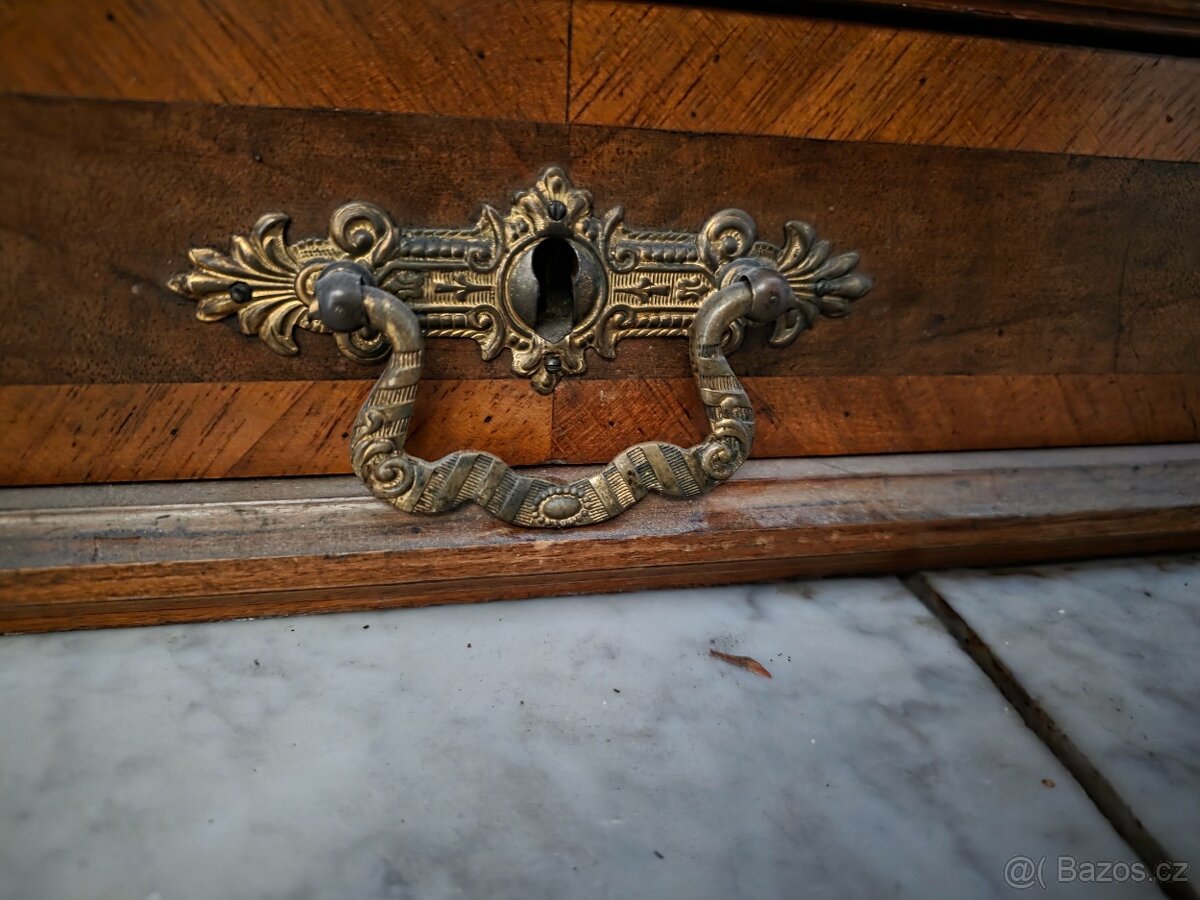 Starožitný příborník - 3