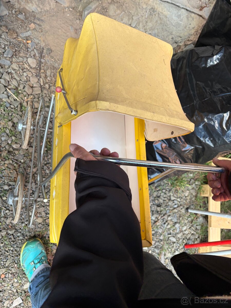 Retro kočárek žlutý - 3