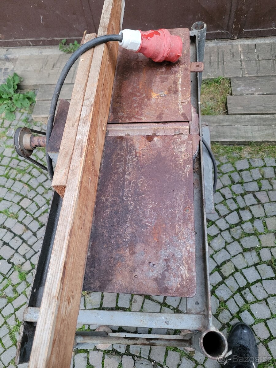 Hoblovačka srovnávačka - 3