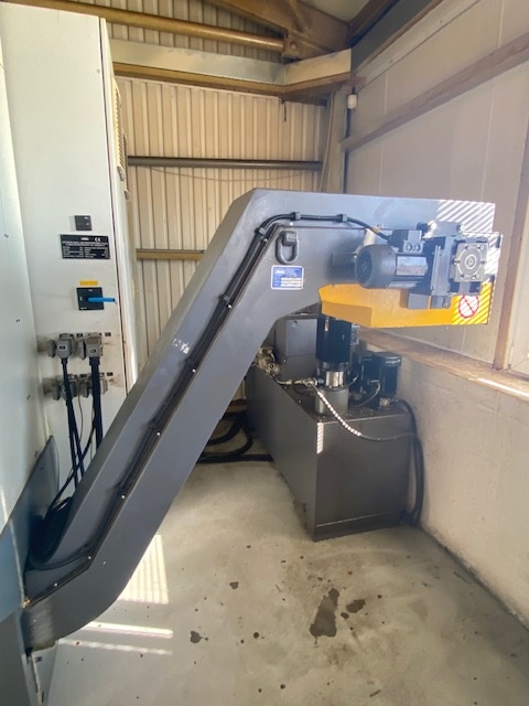 Vertikalni frezovaci centrum AXA DBZ - 3