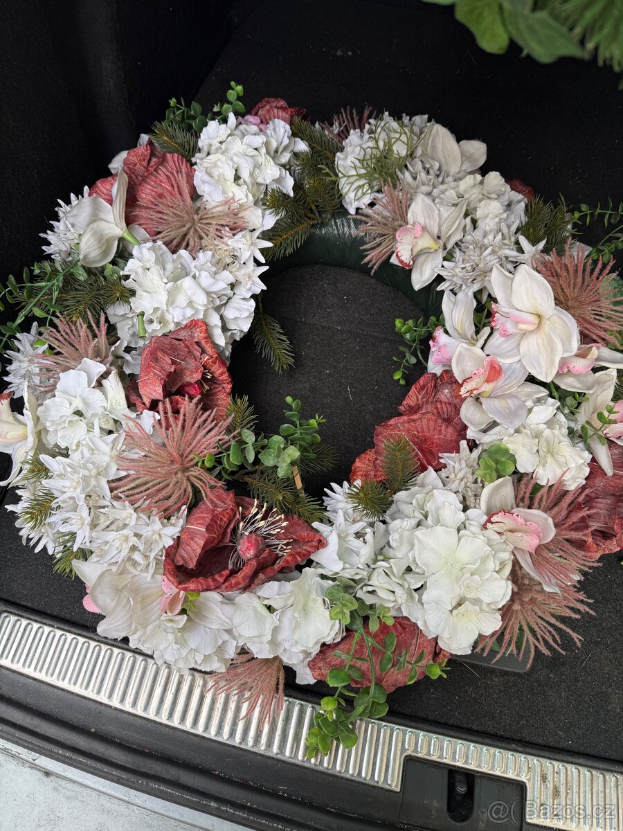 Set nepoužitých smutečních věnců - 3
