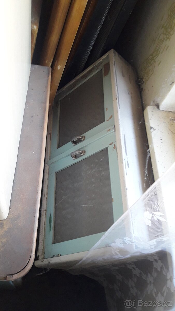 Kuchyňská linka + stůl - 3