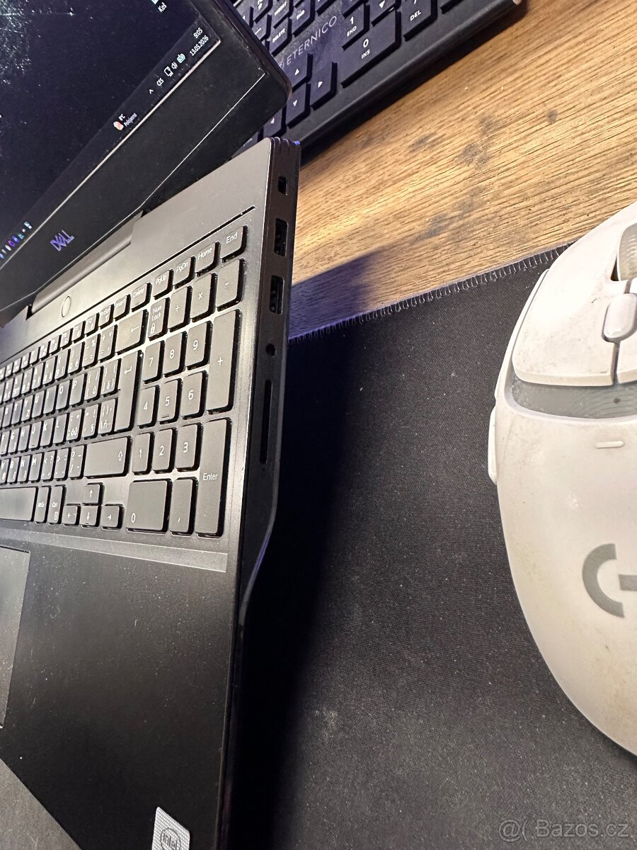Herní notebook Dell G5 15 5500 - 3