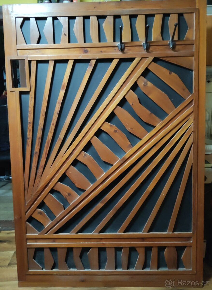 Věšák - 3