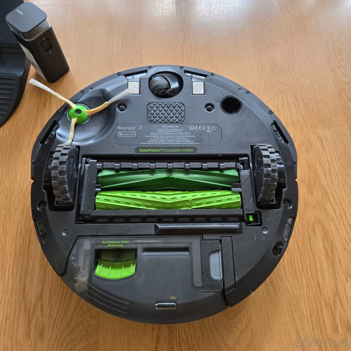 Prodám robotický vysavač iRobot Roomba i7+ Clean Base - 3