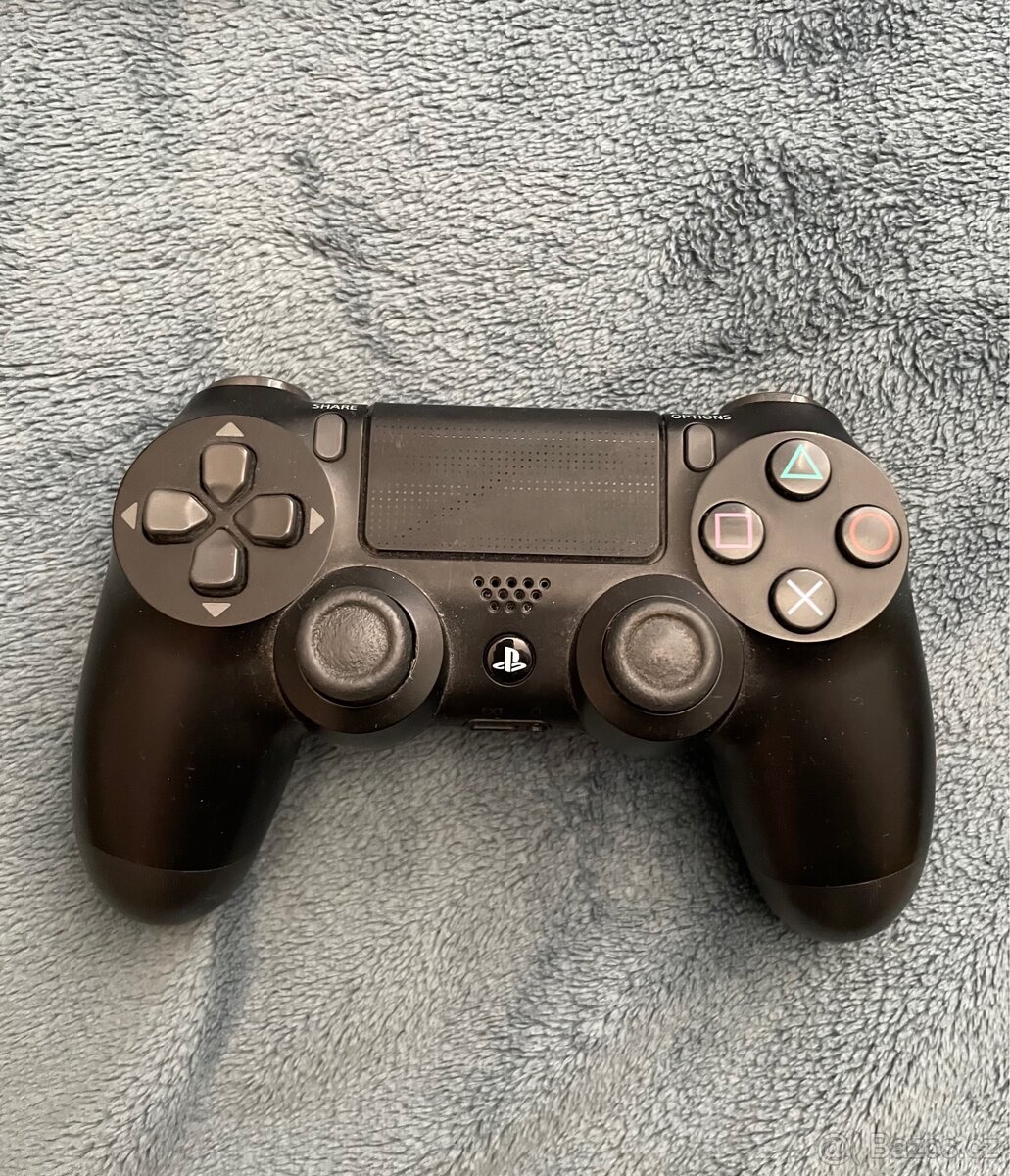 PlayStation 4 Pro 1TB + ovladač - 3