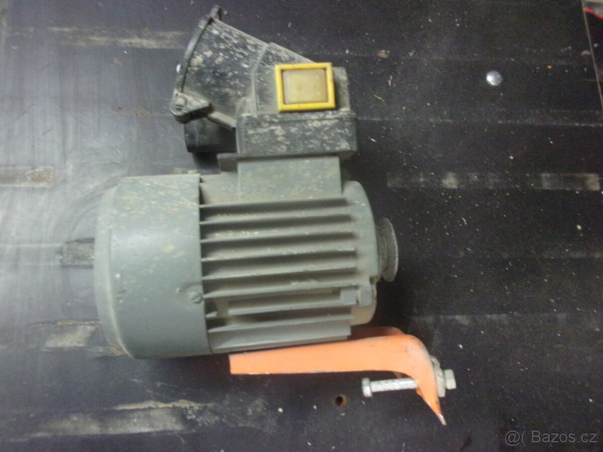 ELEKTROMOTOR Z MÍCHAČKY - 3