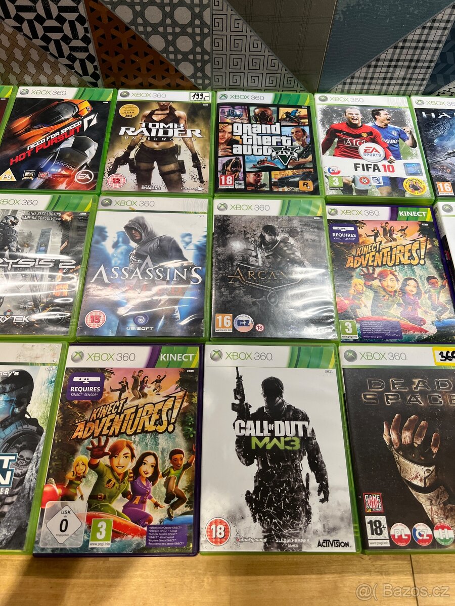 Xbox 360 Slim 250GB + Kinect + 27 her + herní ovladače - 3