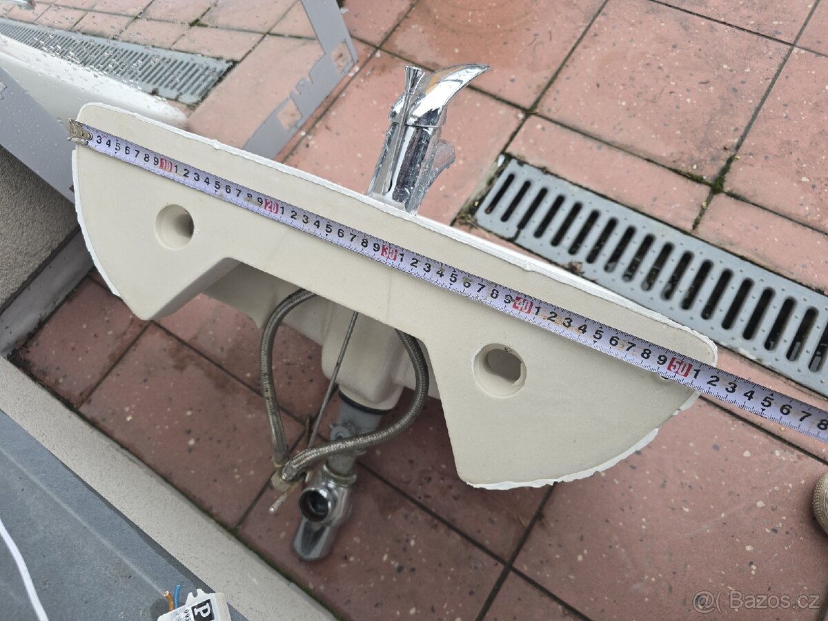 umyvadlo s baterií - 3