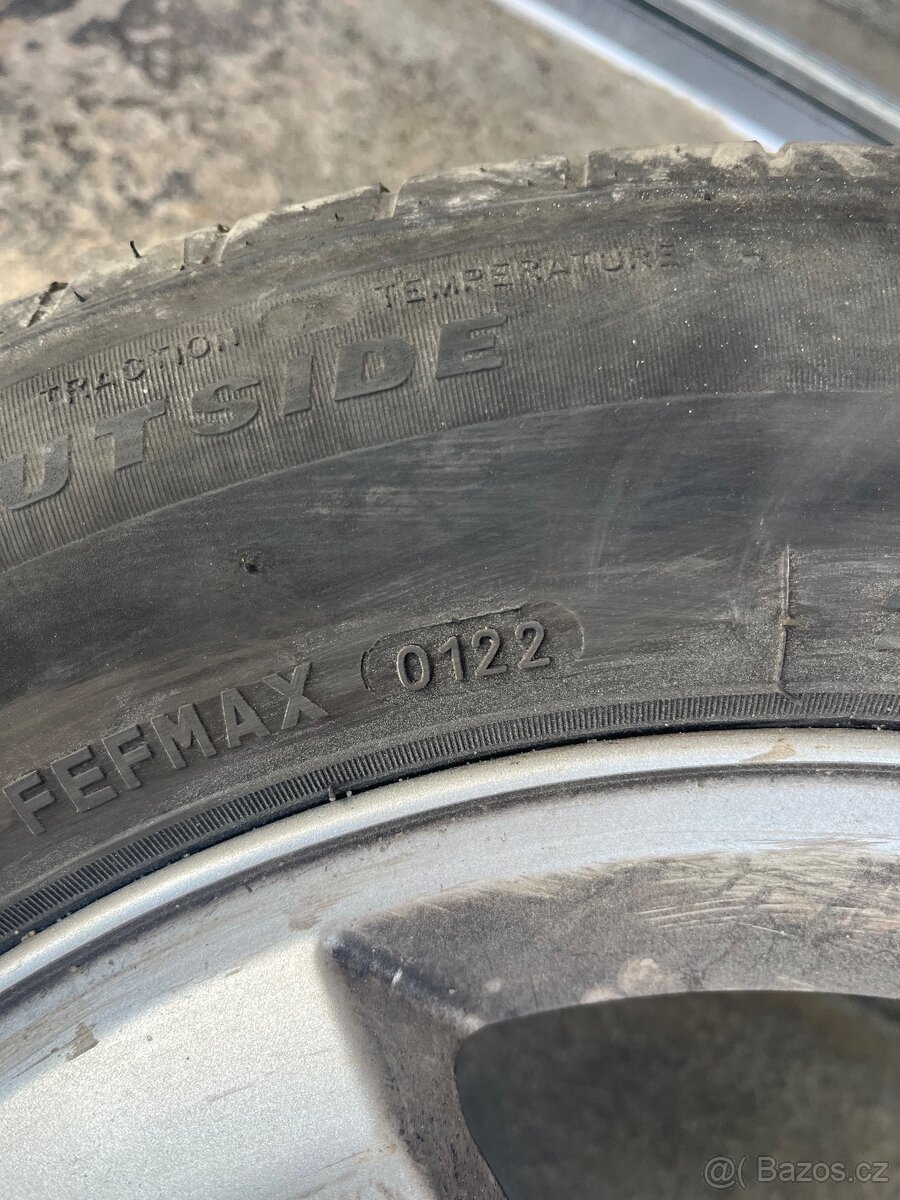 Pneu 205 /60 R16 - 3