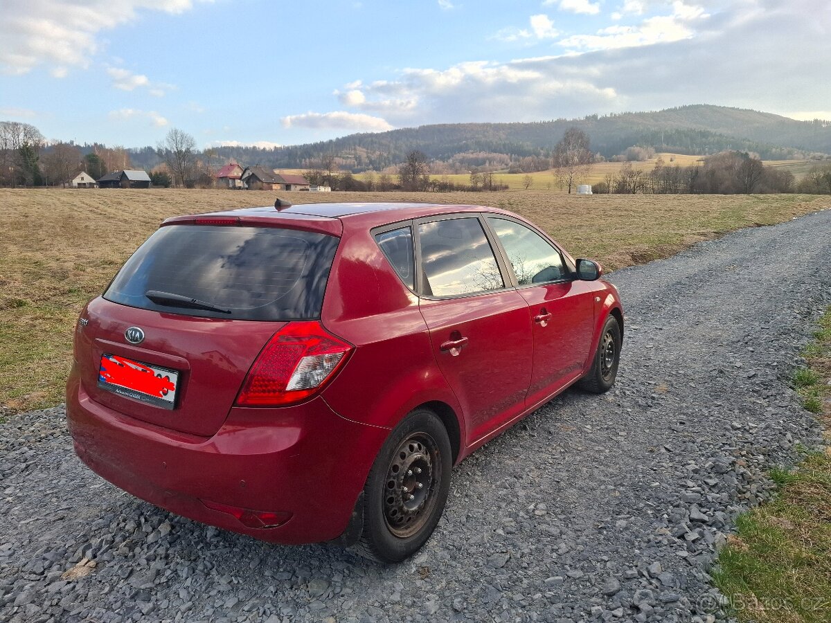 Kia Ceed 1.4 66 kW, r.v. 2010 - 3