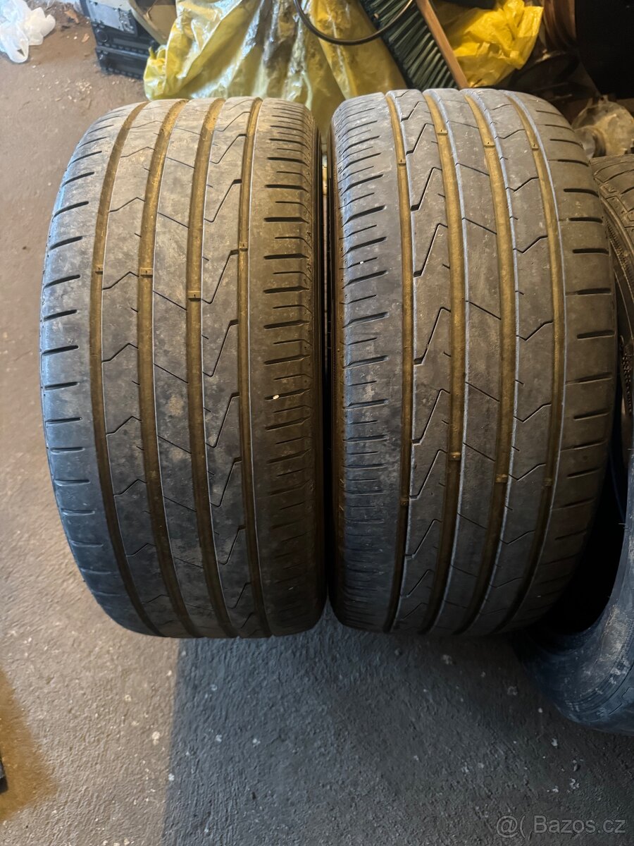 235/45R17 - 3