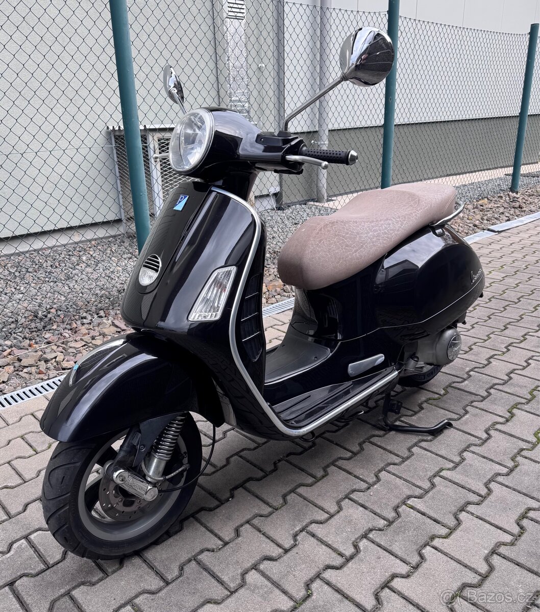 Vespa GTS 125 Nero Vulcano - 3