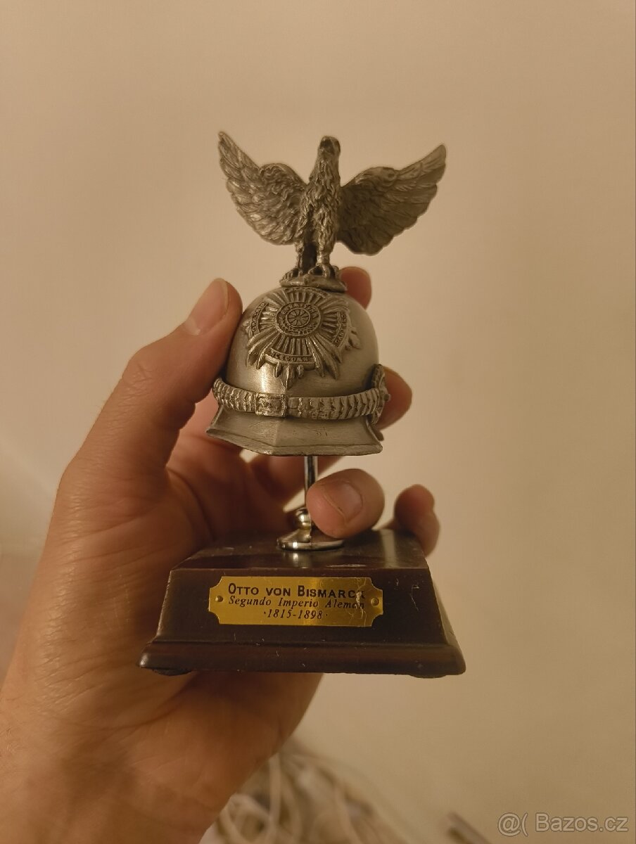 Sběratelské miniatury historických přileb (8 kusů) - 3