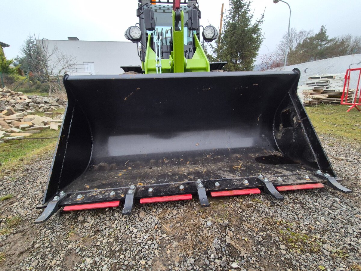 Nádherný nakladač 4x4 .vytápění. - 3