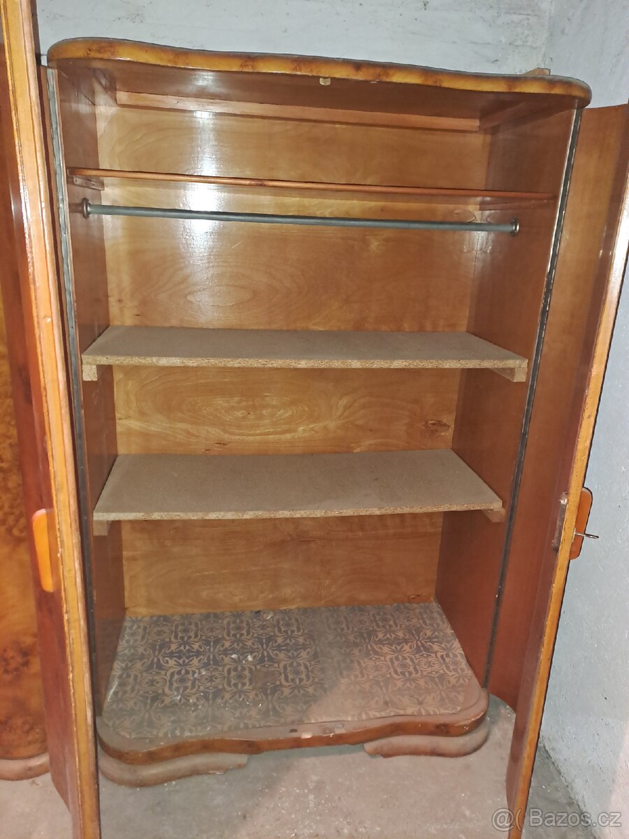 4 skříně z 50 až 60. let - 3