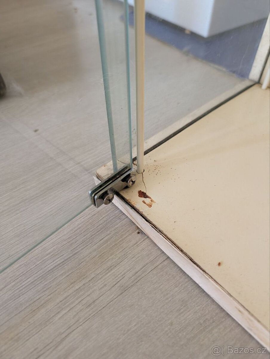 Nástěnná prosklená vitrína – bílá - 3