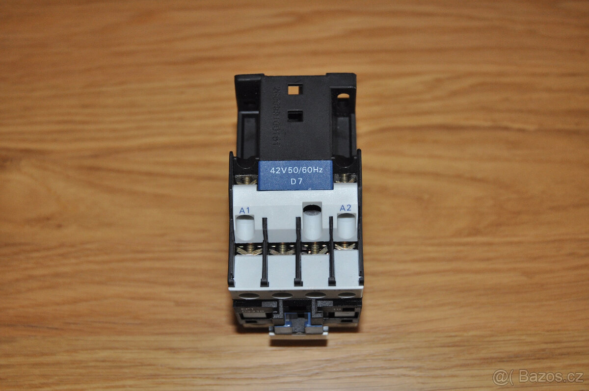 Stykač EP1C23110D7 - 3