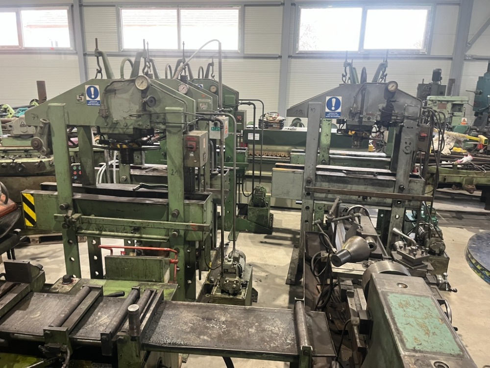 74. Hydraulický montážní lis CDM 80 - 3