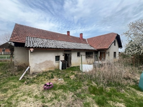 K prodeji RD v obci Sekeřice čp. 60, 5575 m2. - 3
