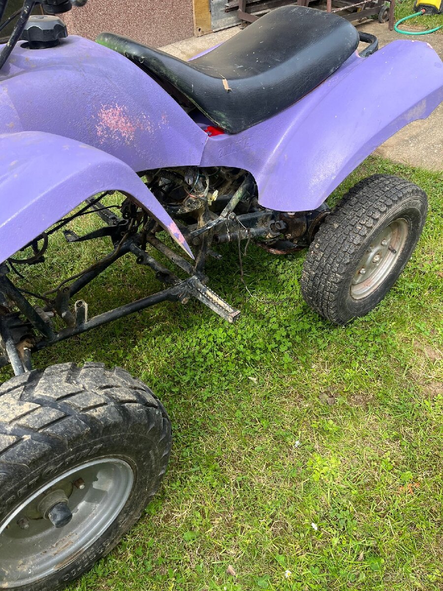 Prodám čtyřkolku bez TP a motoru