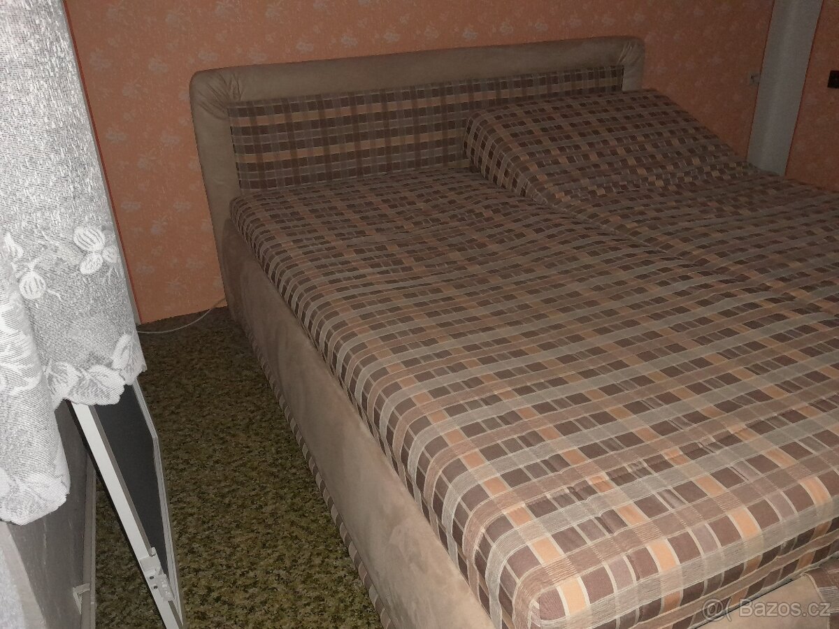 Manželská čalouněná postel 180x200 - 3