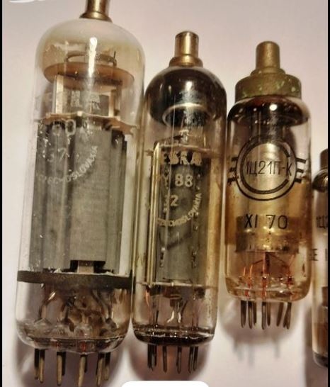 Prodám 12 ks starých elektronek, většinou použité, 3 nové v - 3