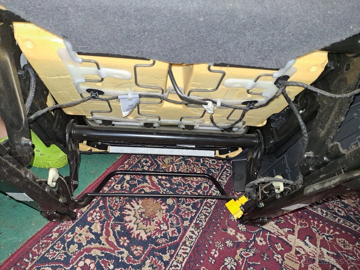 Přední sedadla peugeot 3008 - 3