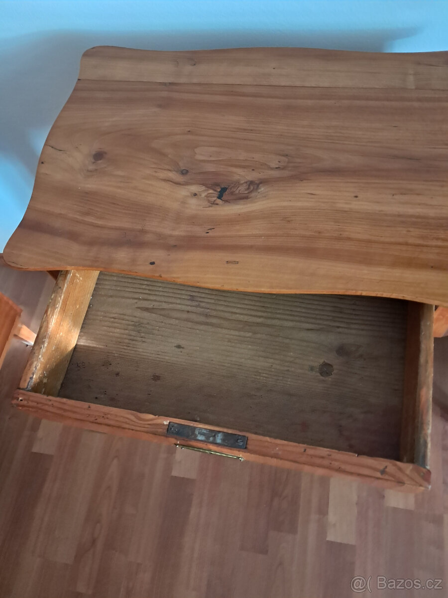 Starožitný šicí stolek - 3