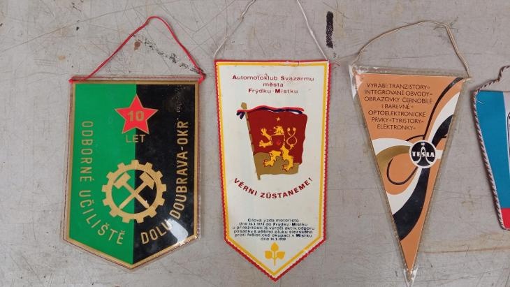 Různé vlaječky - 3