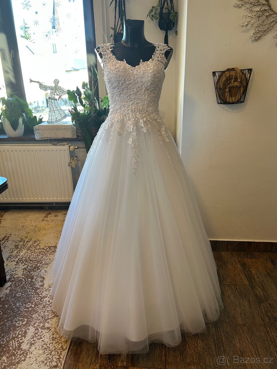 Svatební šaty, víc druhů - 3