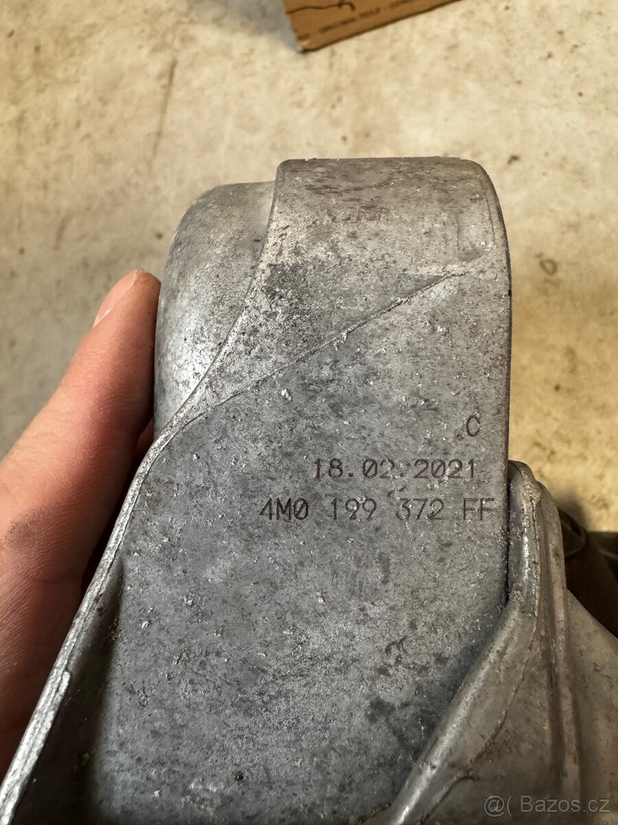 Hydraulické lůžko motoru 3.0TDI - 3