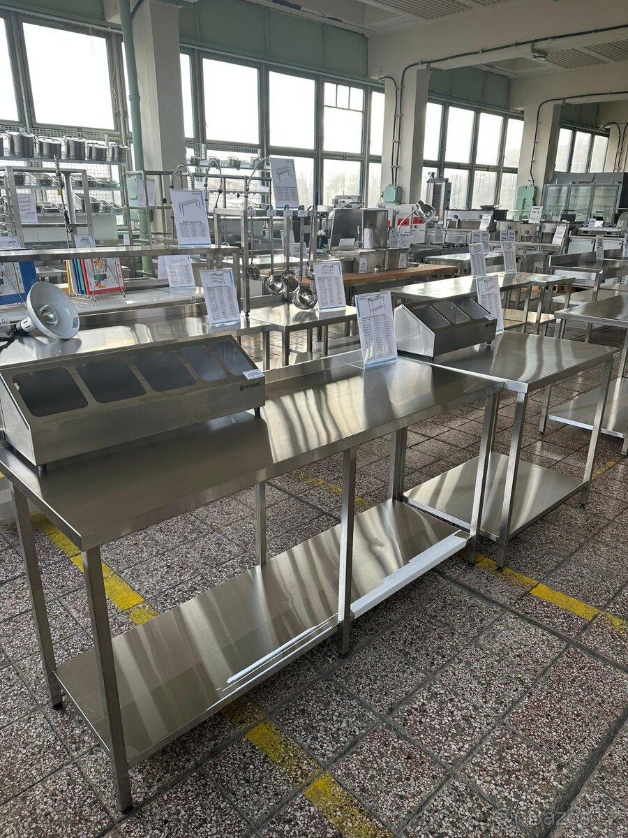 Nerezový stůl s policí - 3