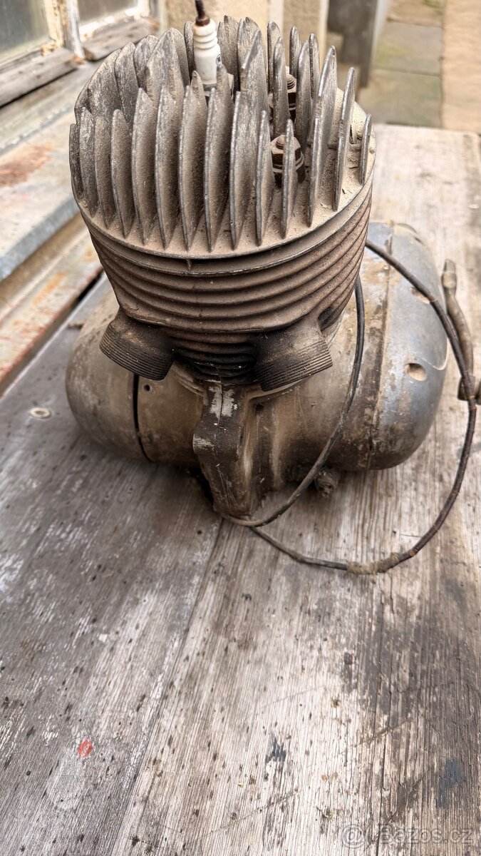 Prodám motor ČZ 175 . - 3