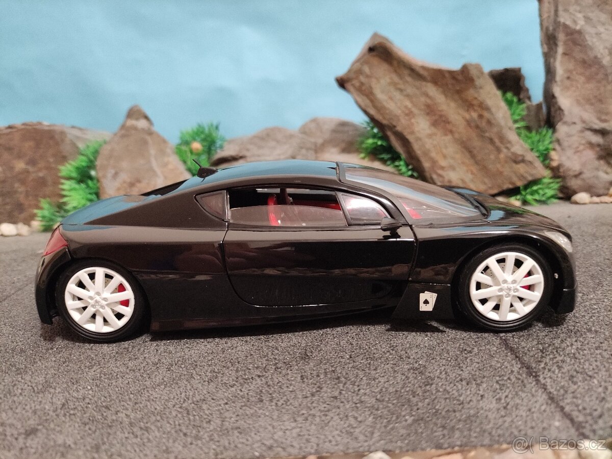 prodám model 1:18 peugeot RC - 3