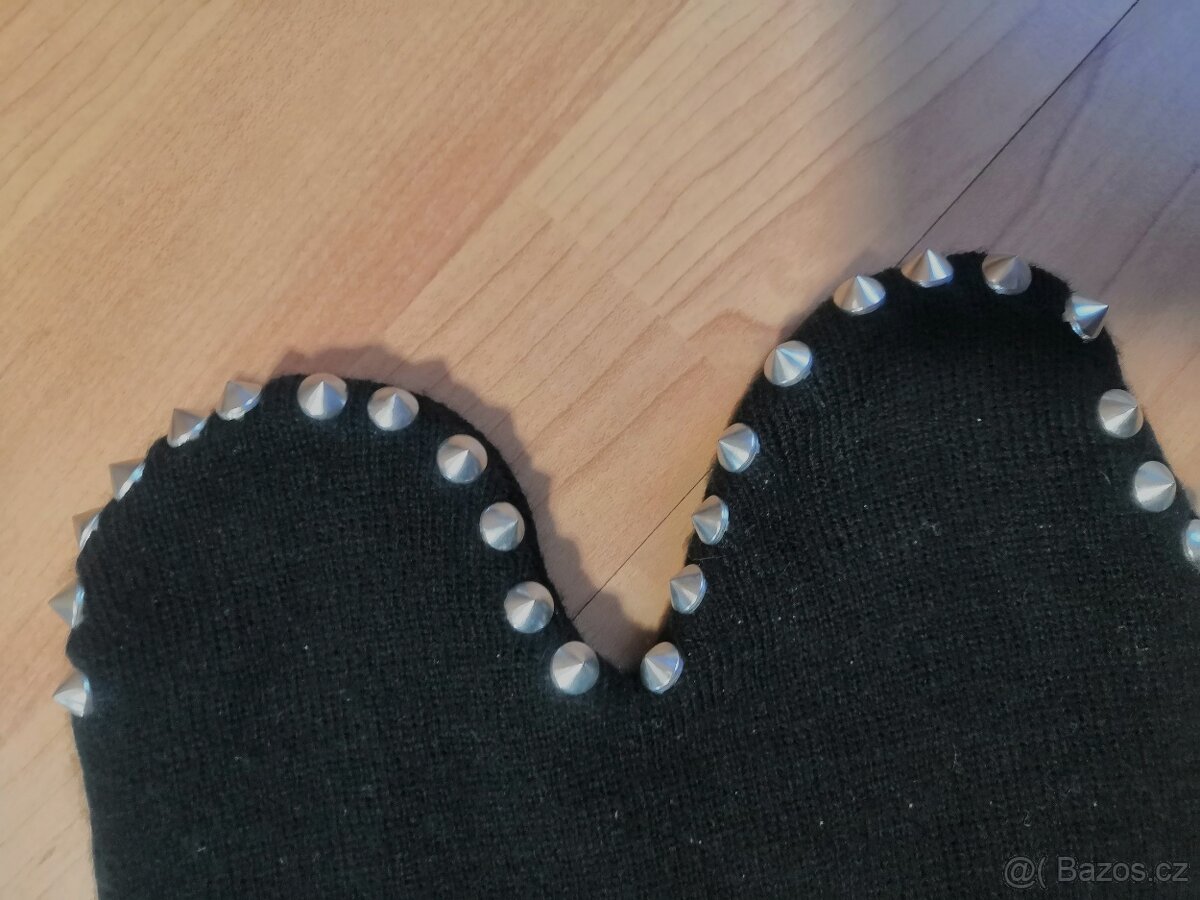 Černá stylová čepice s cvočky / hroty - 3