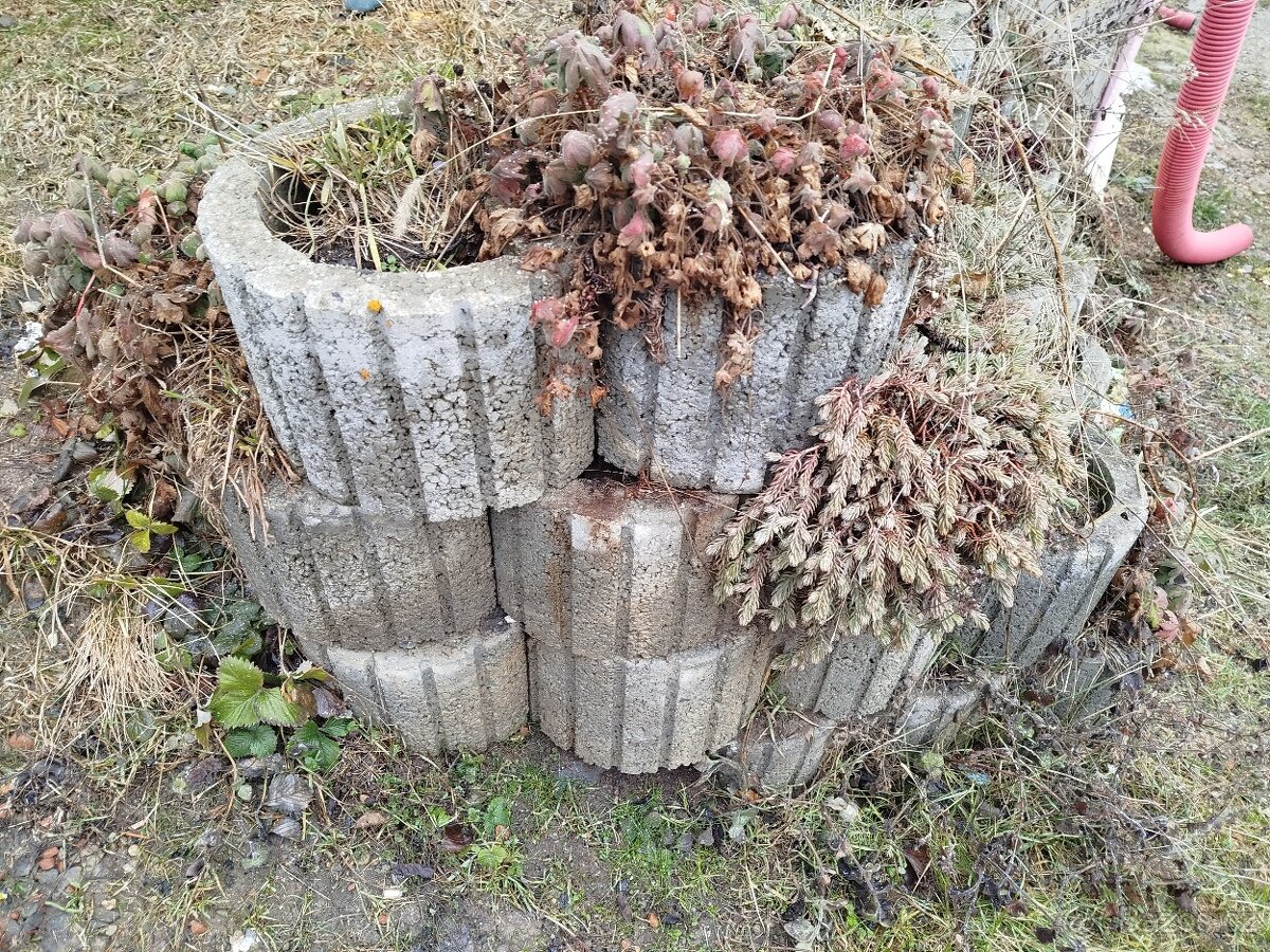 Svahová tvárnice betonová - 3