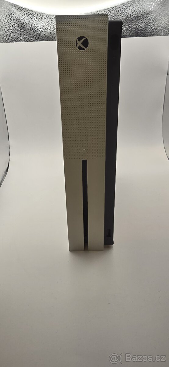 XBOX series One S 1TB + 2 ovladače - 3