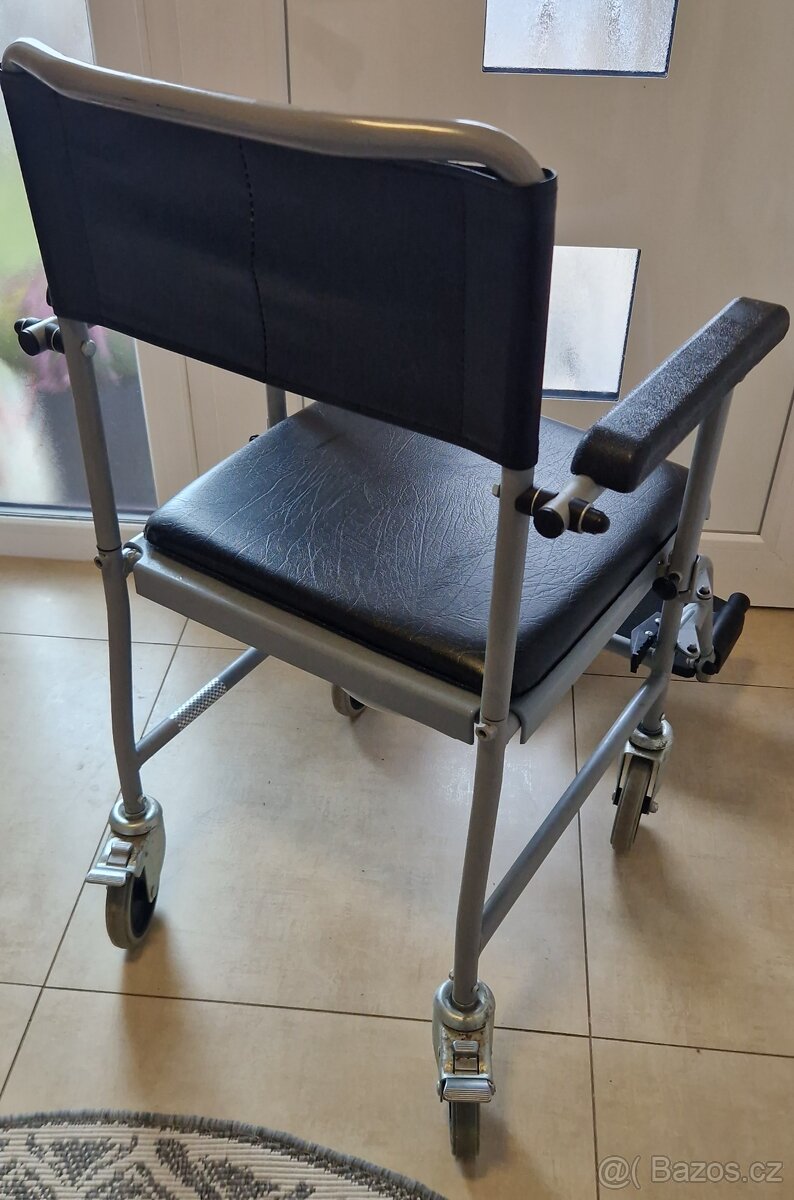 Pojízdné toaletní křeslo - 3
