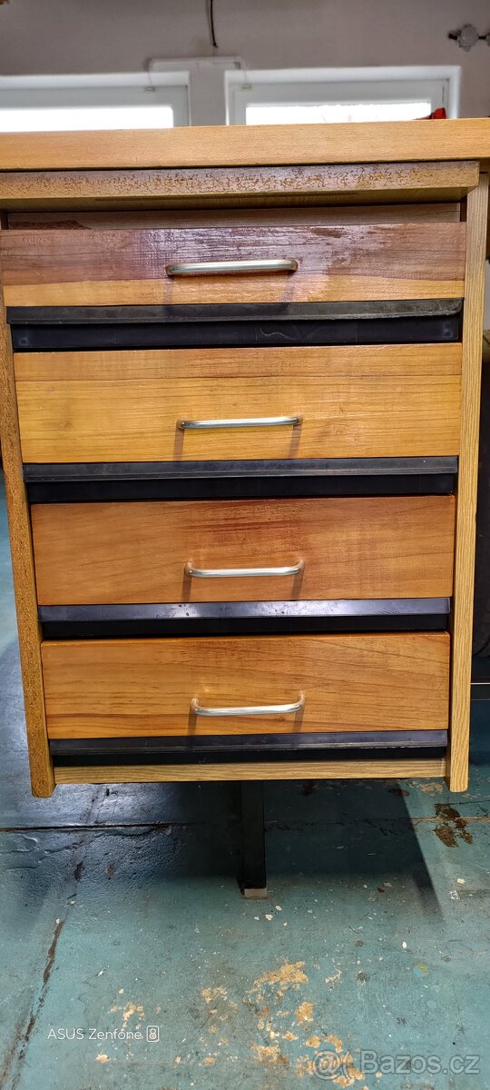 Kancelářský stůl - 3