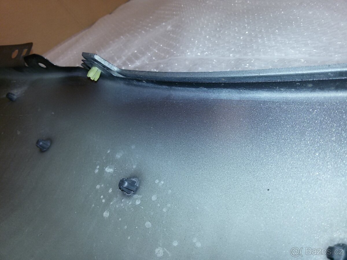 Mazda Tribute: Blatník pravý - 3