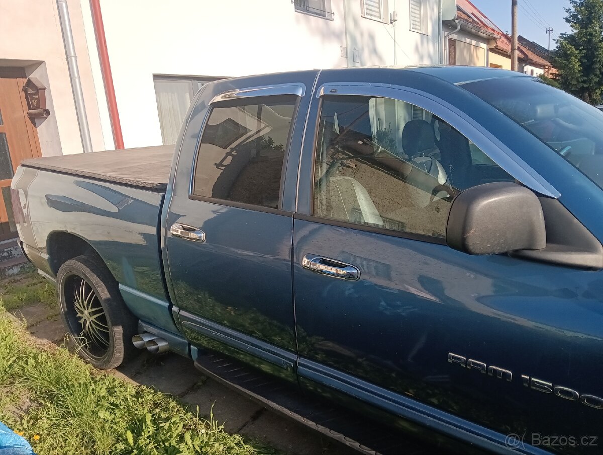 Dodge RAM 1500 5,7 - 3