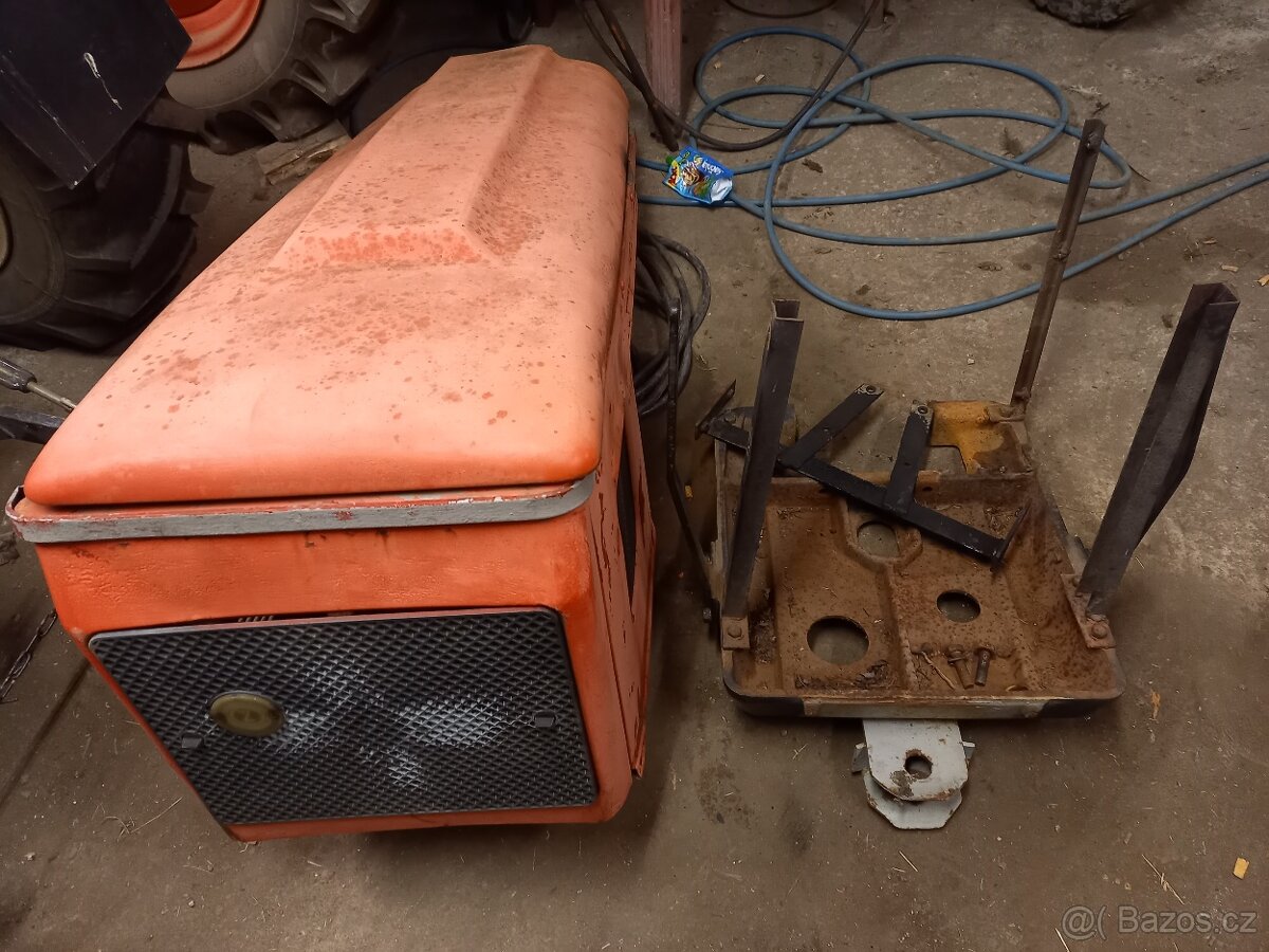 Zetor přední kapota a vana - 3