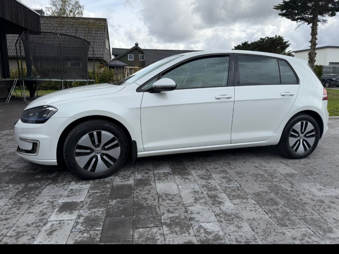 Volkswagen E-Golf 2015 rok
