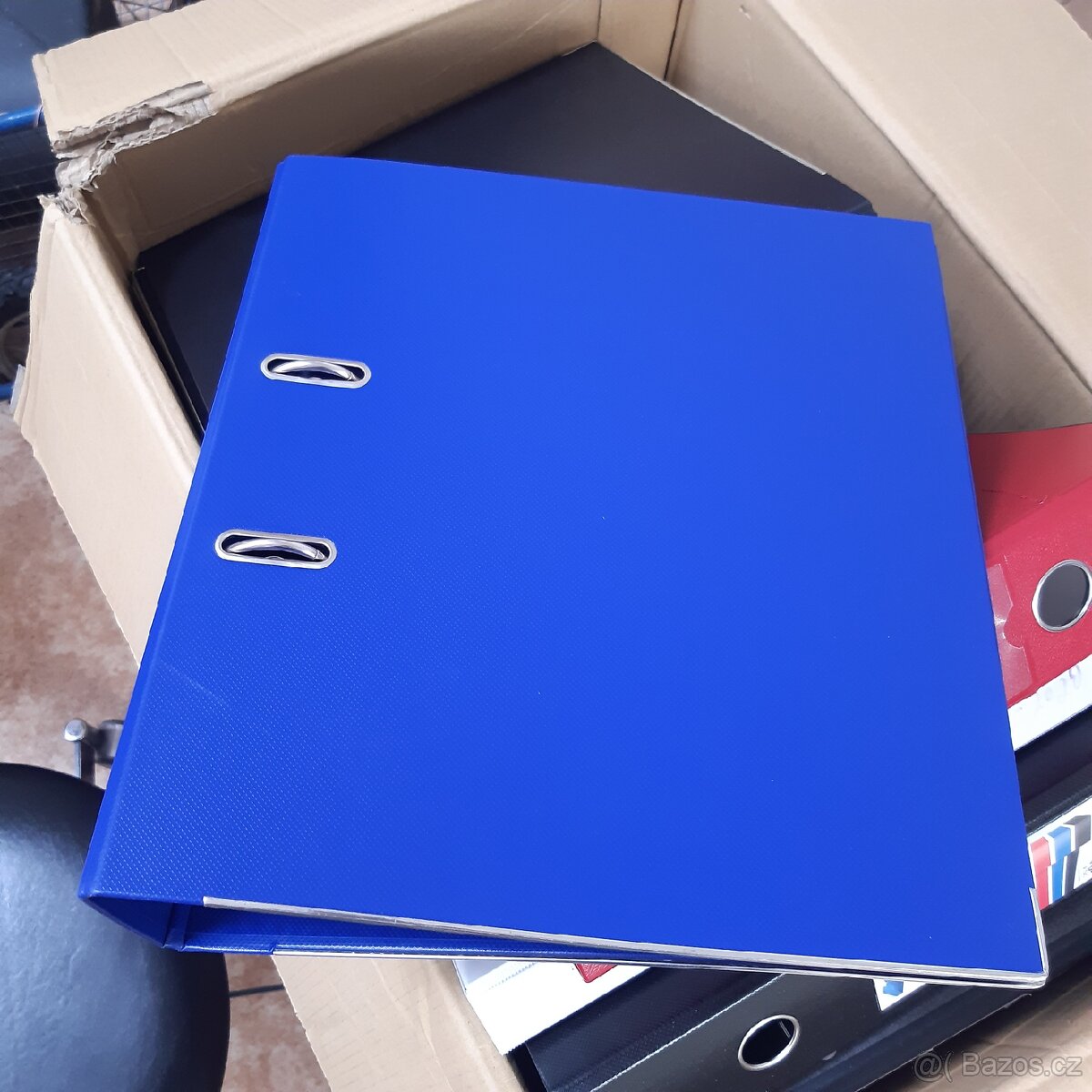 Prodám šanony skoro nové. A4 pořadače na archy - 3