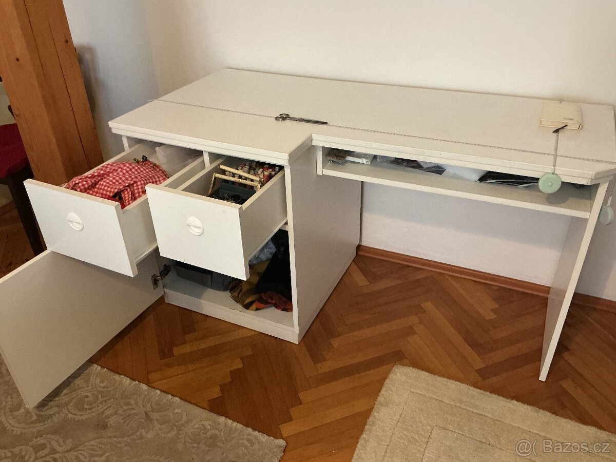 Pracovní stůl - 3